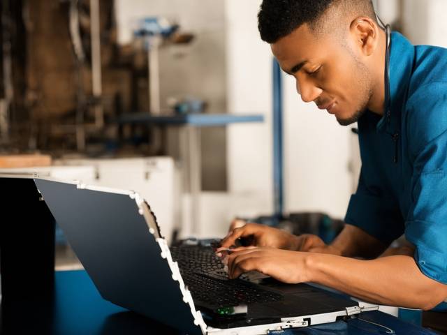Laptop repair service